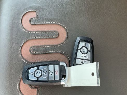 Used 2022 Ford Expedition Max King Ranch image 24