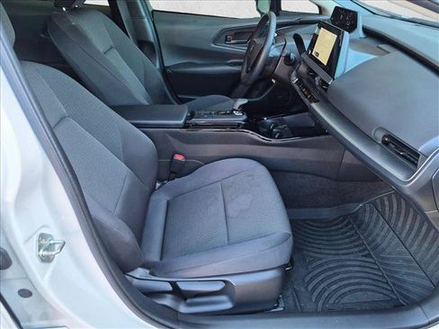Used 2025 Toyota Prius LE FWD image 19