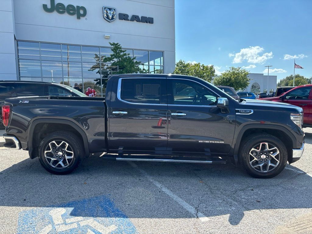 Used 2024 GMC Sierra 1500 SLT w/ X31 Off-Road Package AWD/4WD image 9