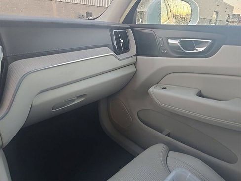 Used 2022 Volvo XC60 B5 Inscription w/ Advanced Package image 19