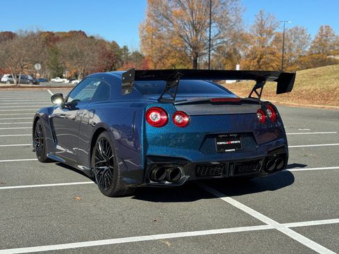 Used 2024 Nissan GT-R Premium w/ Premium Interior Package image 8