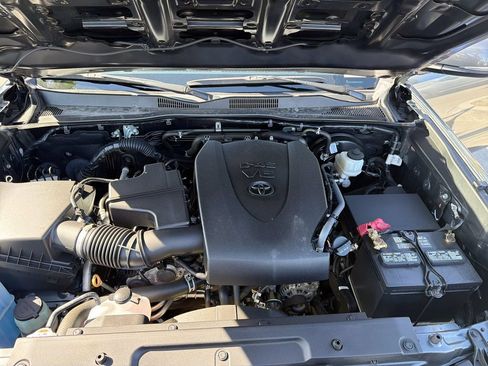Used 2022 Toyota Tacoma TRD Sport w/ Technology Package RWD image 17
