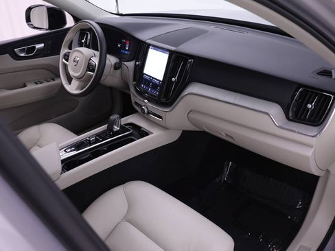 Certified 2024 Volvo XC60 B5 Plus AWD/4WD image 23