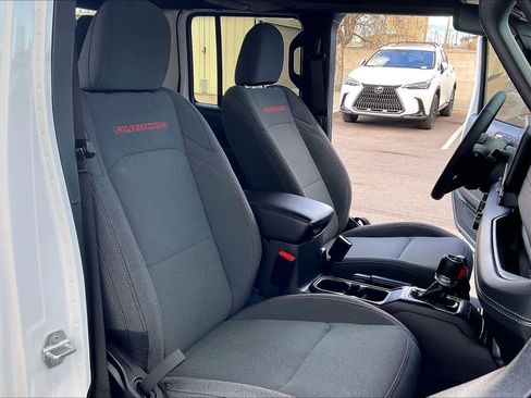 Used 2025 Jeep Gladiator Rubicon w/ Convenience Group image 9