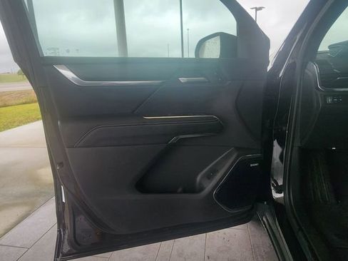 Used 2025 GMC Acadia Elevation FWD image 13