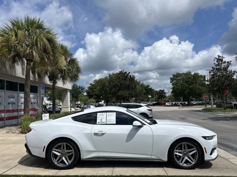 Certified 2024 Ford Mustang Coupe RWD image 4