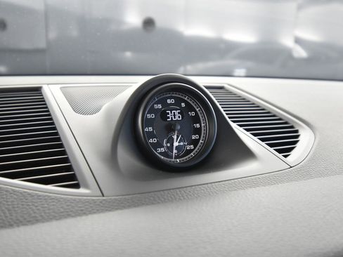 New 2026 Porsche Macan image 31