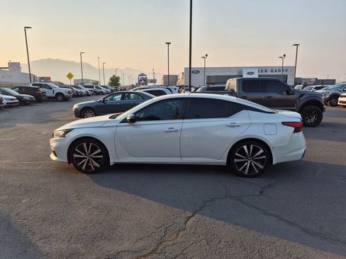 Used 2020 Nissan Altima 2.5 SR FWD image 9