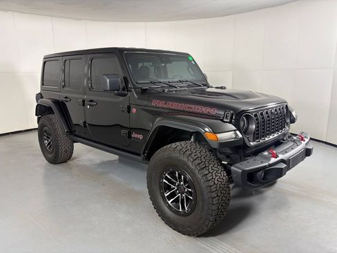 Used 2024 Jeep Wrangler Unlimited Rubicon AWD/4WD image 2