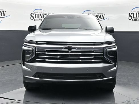 Used 2026 Chevrolet Suburban LT w/ Comfort Package RWD image 2
