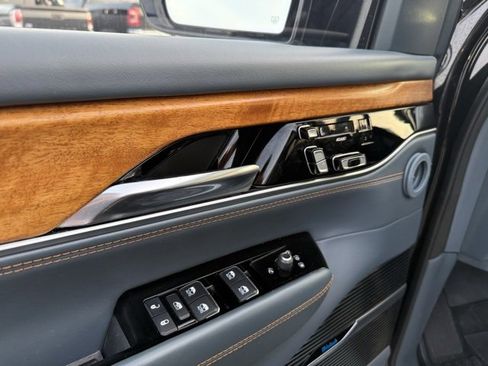 Used 2022 Jeep Grand Wagoneer Series II w/ Premium Group II image 20