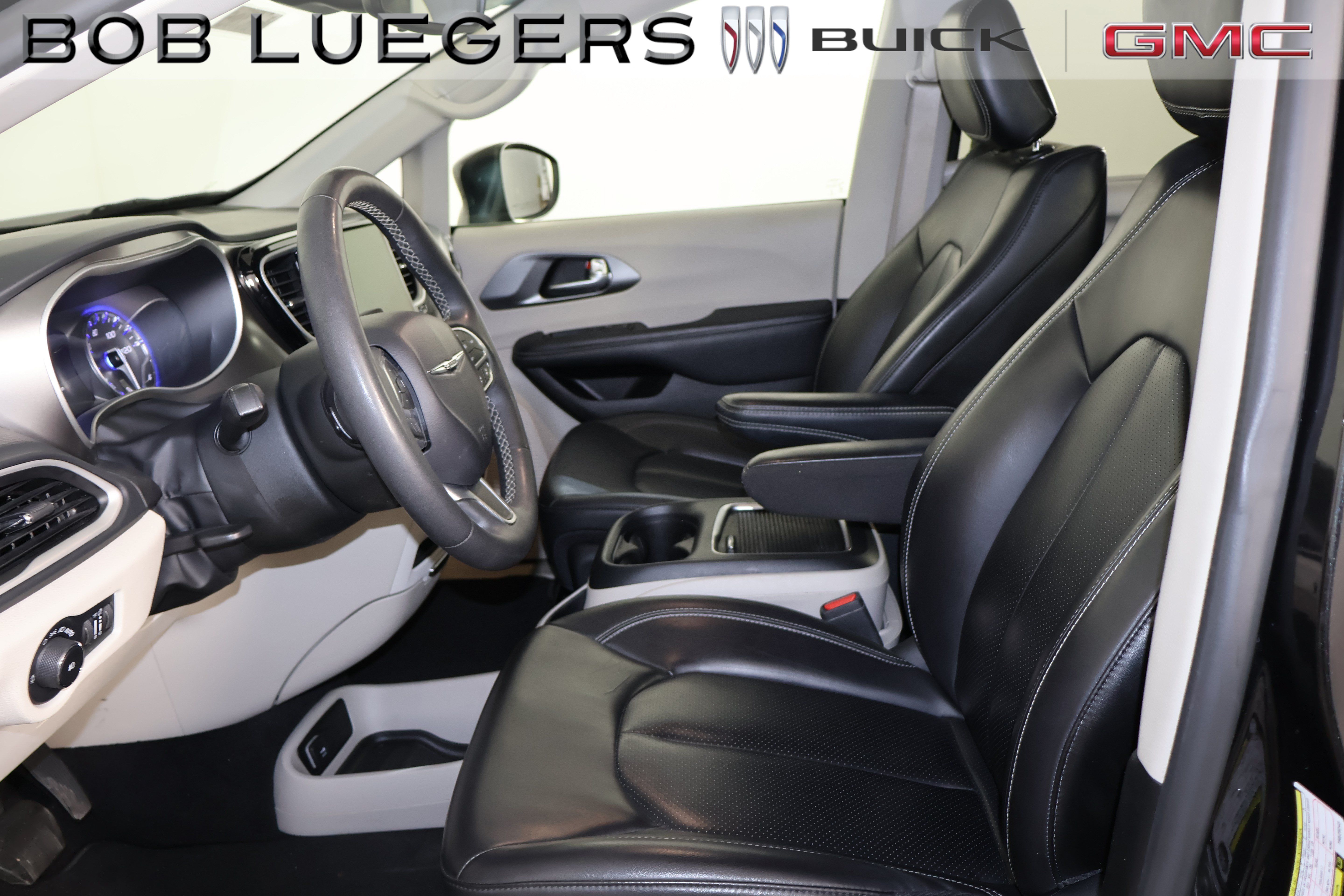 Used 2023 Chrysler Pacifica Touring-L FWD image 8