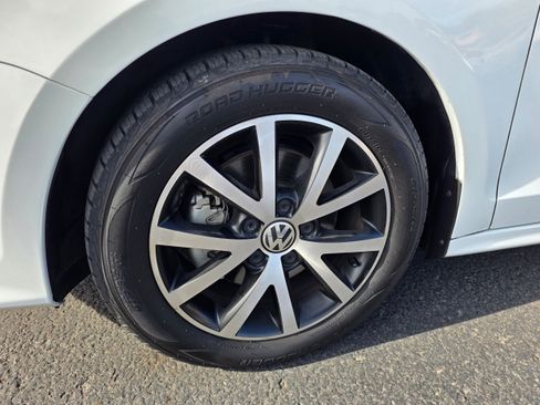 Used 2017 Volkswagen Jetta SE image 11