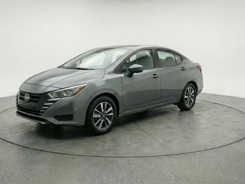 Used 2025 Nissan Versa SV image 3
