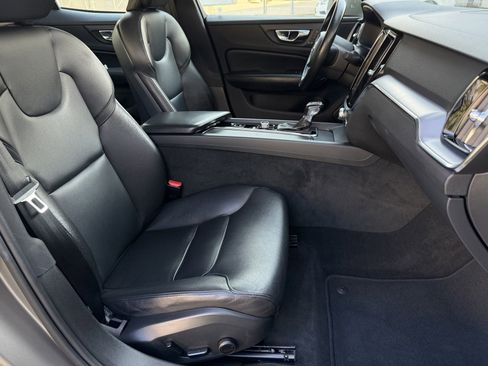 Used 2019 Volvo S60 T5 Momentum w/ Premium Package image 18