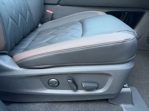 New 2026 Nissan Pathfinder Platinum image 22