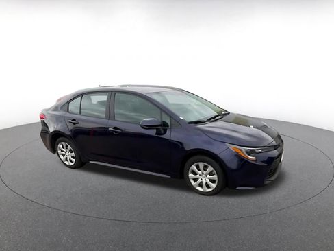 Used 2025 Toyota Corolla LE image 2