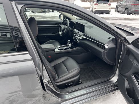 Used 2023 Nissan Altima 2.5 SR w/ SR Premium Package image 14