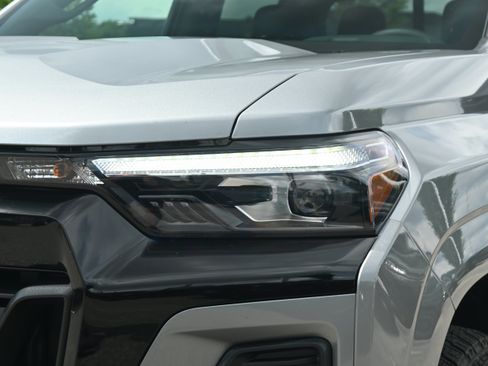 Used 2023 Chevrolet Colorado Z71 w/ Z71 Convenience Package 2 AWD/4WD image 6