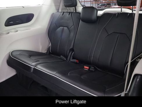 Used 2023 Chrysler Pacifica Limited w/ Uconnect Theater Family Group AWD/4WD image 17