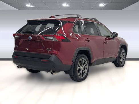 Used 2023 Toyota RAV4 XLE Premium image 7