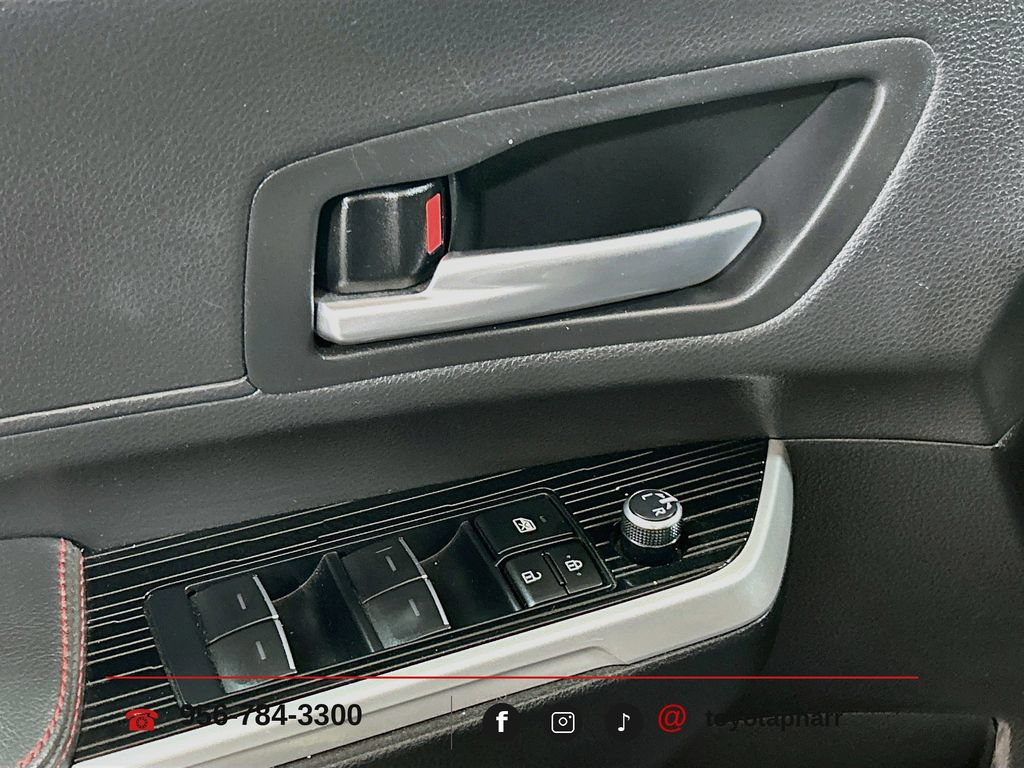 Used 2025 Toyota Sienna XSE FWD image 16
