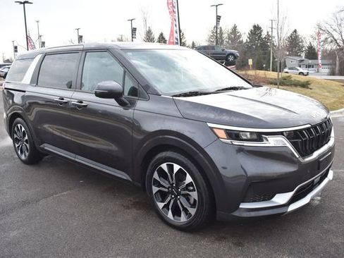 Certified 2023 Kia Carnival EX image 10