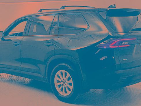 Used 2024 Toyota Grand Highlander XLE image 4