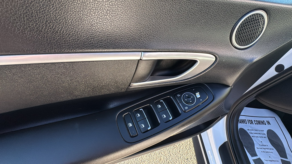 Used 2023 Hyundai Sonata SE w/ Preferred Accessory Package FWD image 11