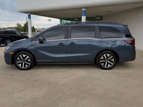 Certified 2025 Honda Odyssey EX-L image 2