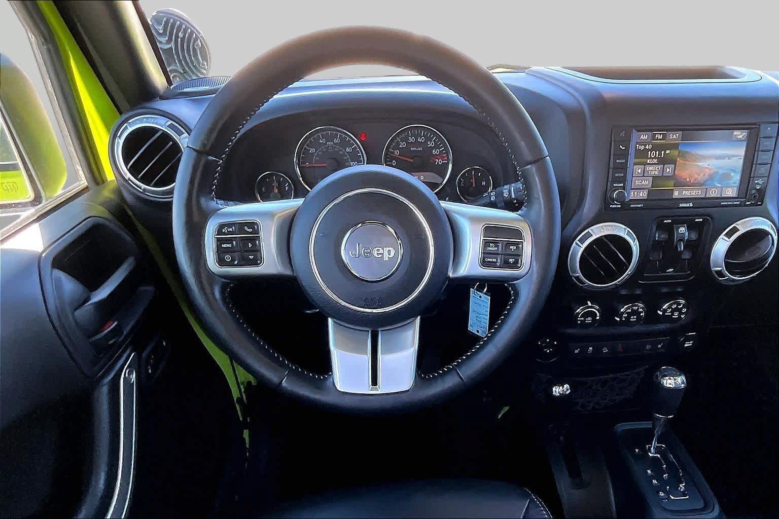 Used 2016 Jeep Wrangler Unlimited Rubicon AWD/4WD image 5