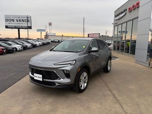 Used 2024 Buick Encore GX Preferred w/ Comfort Package image 2