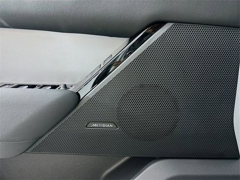 Used 2025 Land Rover Range Rover Velar S image 21