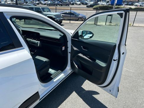 Used 2024 Hyundai Kona Limited FWD image 41