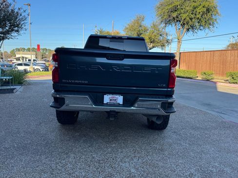 Used 2020 Chevrolet Silverado 2500 LTZ w/ LTZ Texas Edition image 9