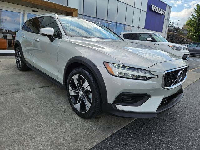 Used 2020 Volvo V60 T5 Cross Country w/ Protection Package Premier AWD/4WD image 3