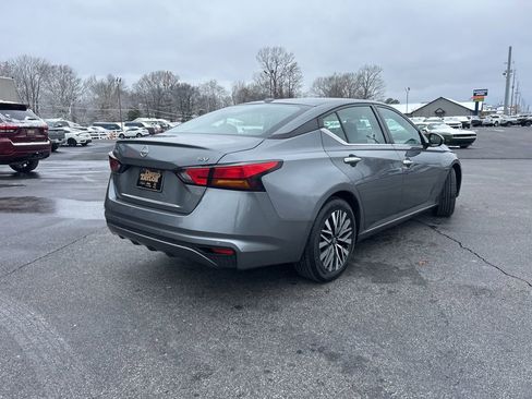 Used 2023 Nissan Altima 2.5 SV image 5