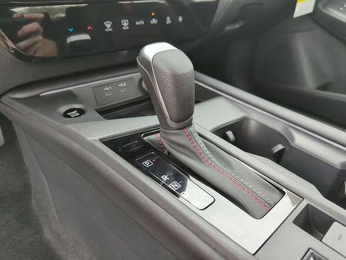 New 2026 Nissan Sentra SR w/ SR Premium Package FWD image 32