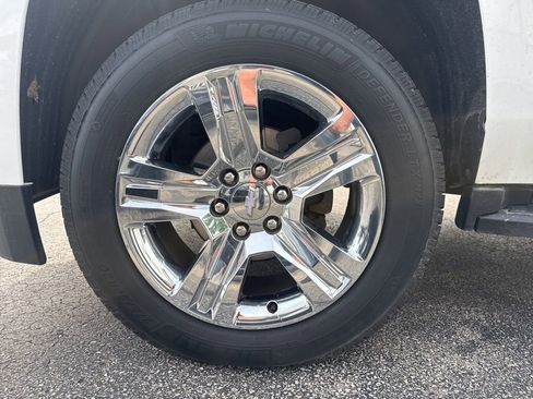 Used 2018 Chevrolet Suburban LT AWD/4WD image 12