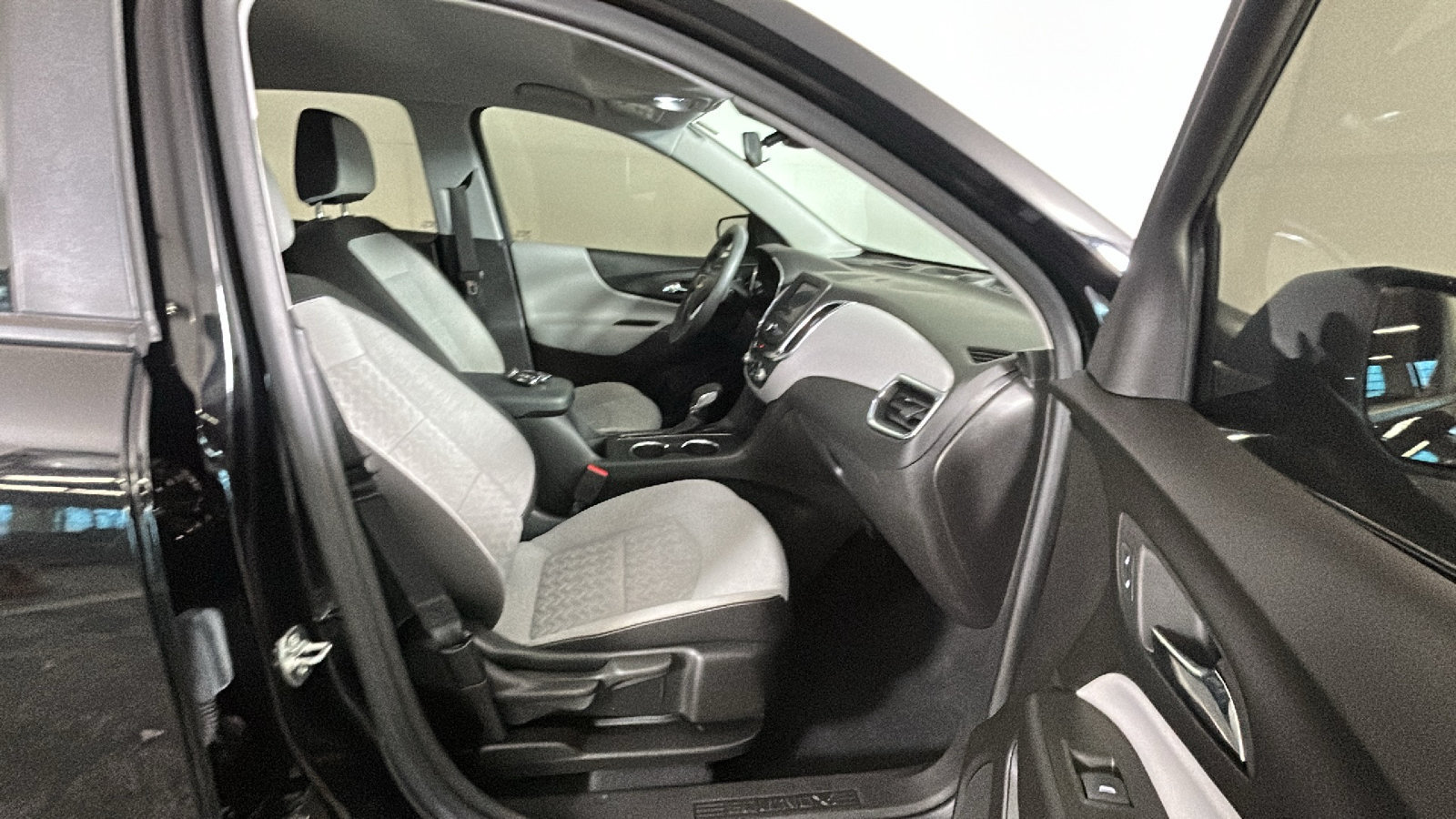 Used 2024 Chevrolet Equinox LS AWD/4WD image 35