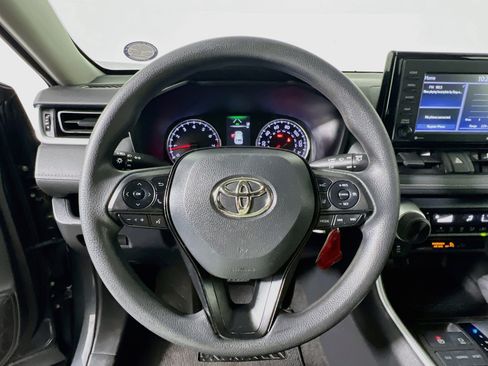 Used 2022 Toyota RAV4 LE FWD image 16