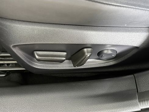 Used 2023 Toyota Prius XLE image 22