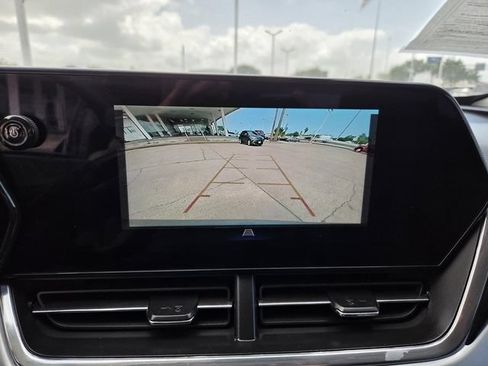 Used 2025 Chevrolet Trax LT FWD image 10