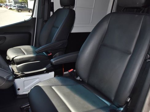 Used 2025 Mercedes-Benz Sprinter 2500 image 33