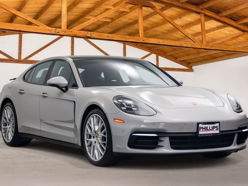 Used 2018 Porsche Panamera 4 AWD/4WD image 7