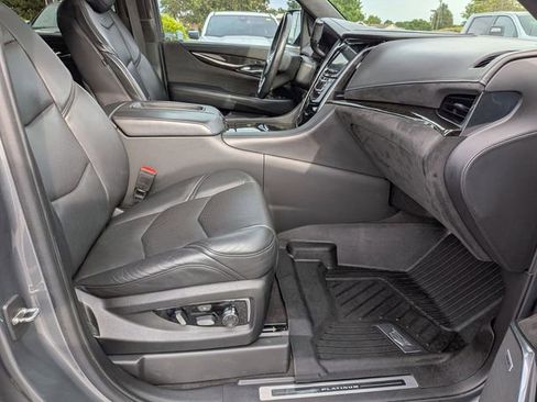 Used 2020 Cadillac Escalade Platinum w/ Escalade Sport Edition AWD/4WD image 43