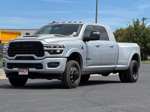 New 2026 RAM 3500 Limited AWD/4WD image 7