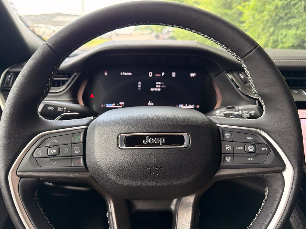 New 2026 Jeep Grand Cherokee Limited w/ Limited Altitude Package AWD/4WD image 33