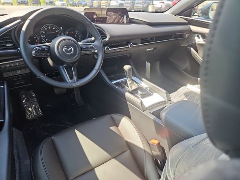 New 2026 MAZDA MAZDA3 Hatchback w/Premium Plus Pkg image 3