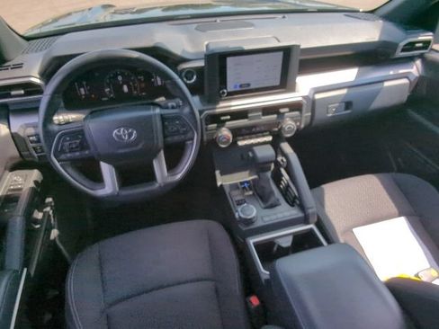 Used 2025 Toyota 4Runner SR5 AWD/4WD image 14
